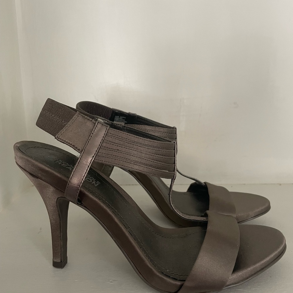 Kenneth Cole Champagne/Bronze coloured high heeled sandals SIZE 7.5